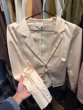 Le Lis Satin Beige Cropped Blazer